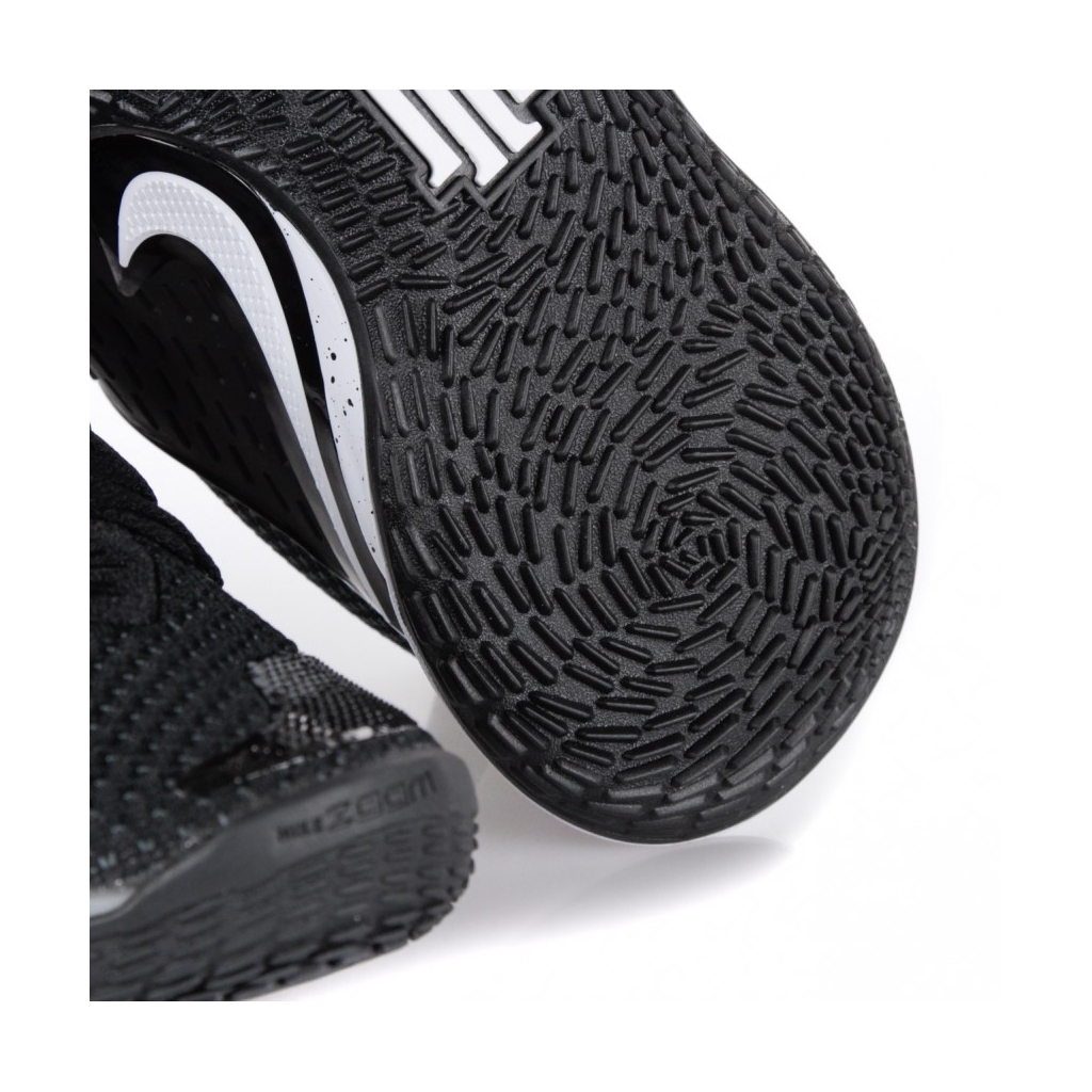 SCARPA BASSA KYRIE LOW 2 BLACK/WHITE