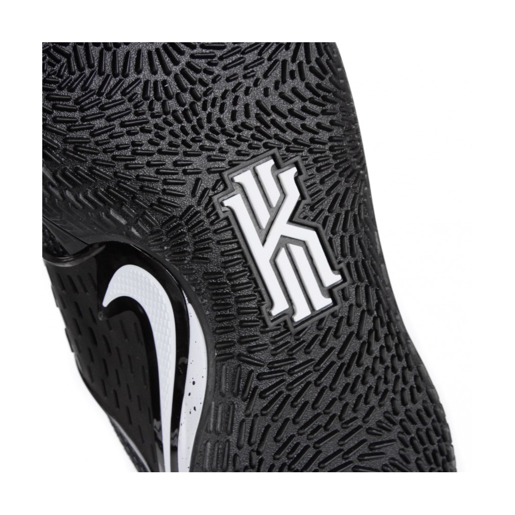 SCARPA BASSA KYRIE LOW 2 BLACK/WHITE