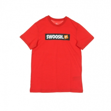 MAGLIETTA TEE SWOOSH BMPR STKR UNIVERSITY RED/WHITE