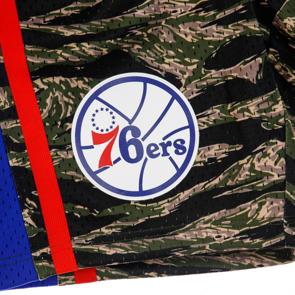 pantaloncino basket uomo nba tiger camo swingman short hardwood classics 2000 phi76e TIGER CAMO/ORIGINAL TEAM COLORS