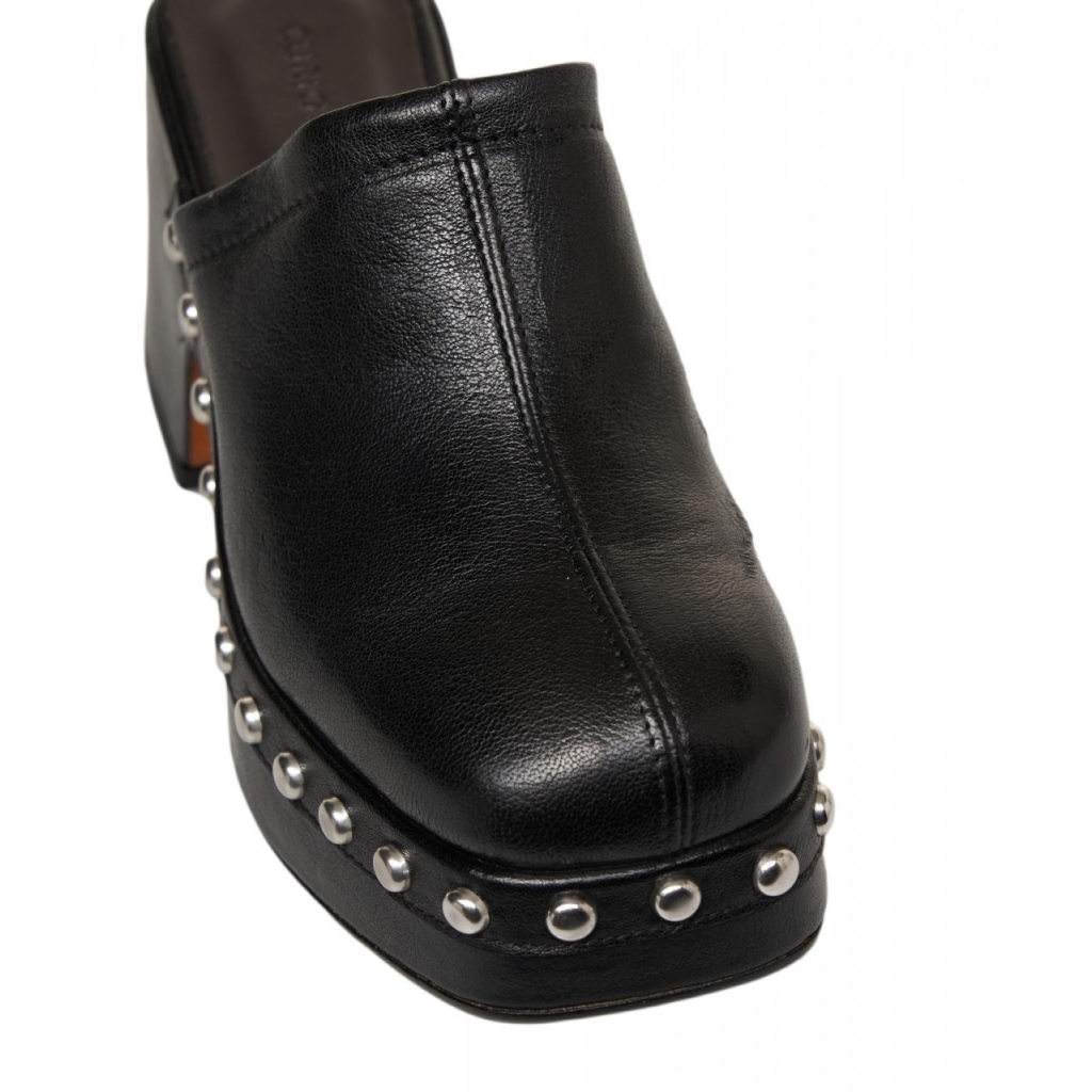 Sabot in pelle con borchie nero