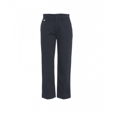 Pantaloni chino con applicazione blu