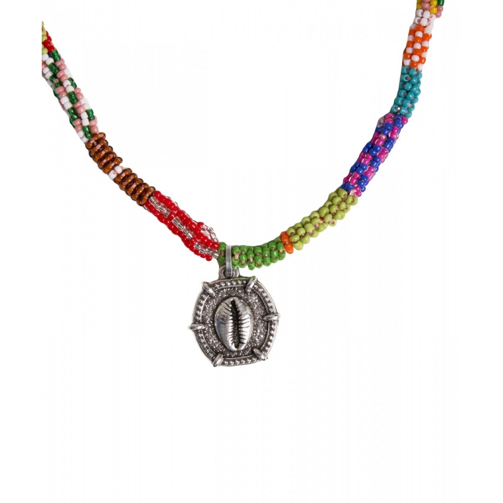 Collana con perline e charm multicolore