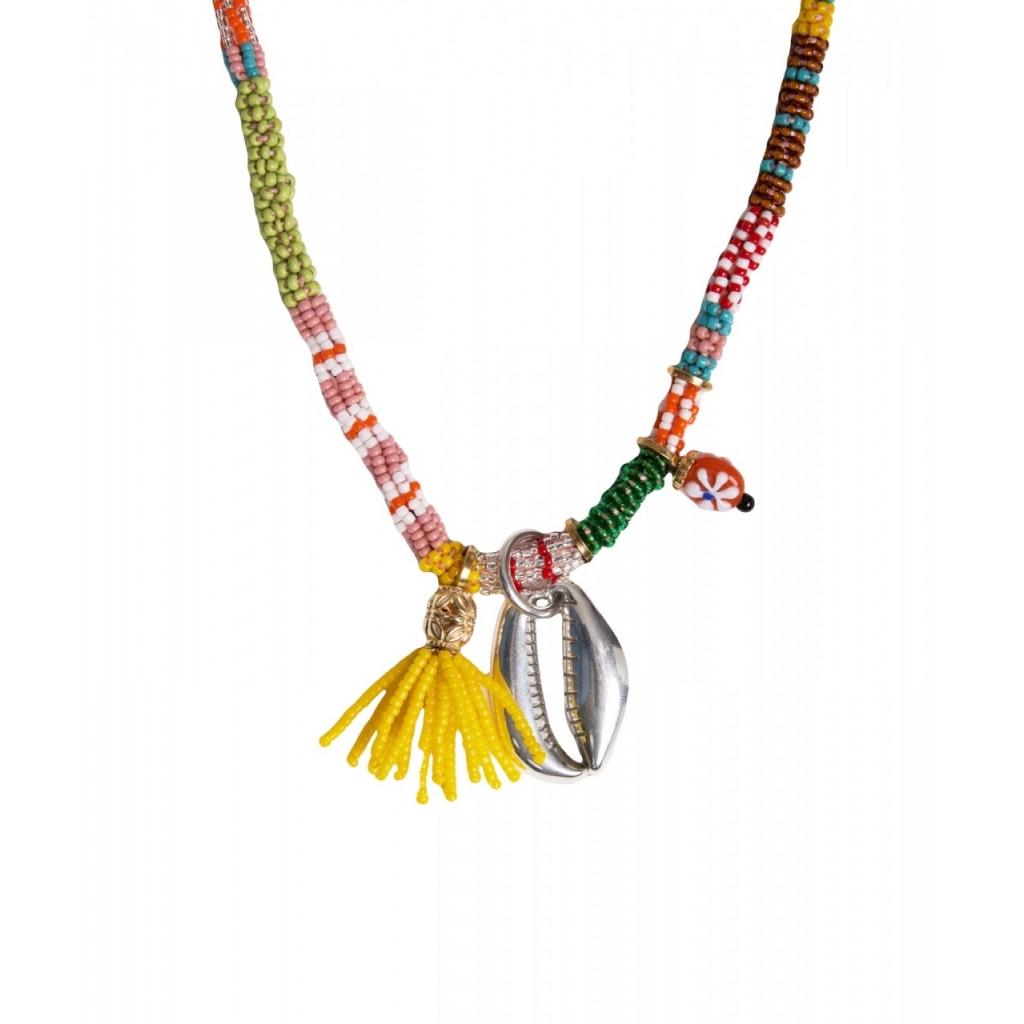 Collana con perline e charm multicolore